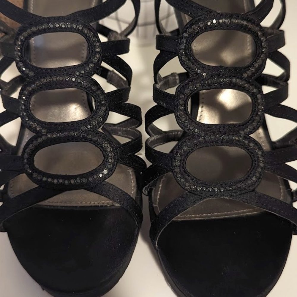 Pre-Loved Women's Apt. 9 Bejeweled Strappy Black Heels in Size 9